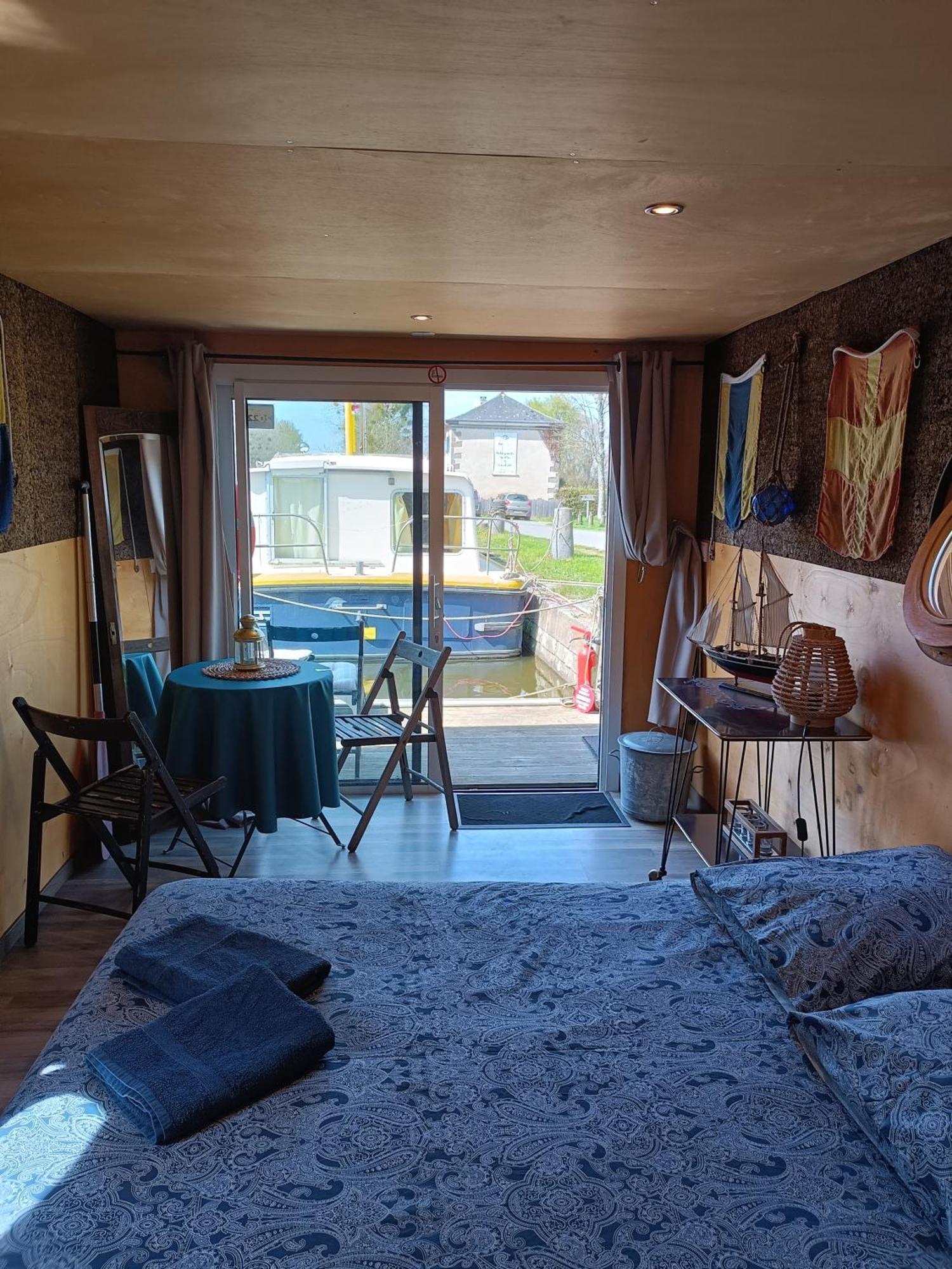 Ille Flottante, Maison Eclusiere Et Hebergements Insolites Sur Le Canal Hédé Eksteriør bilde