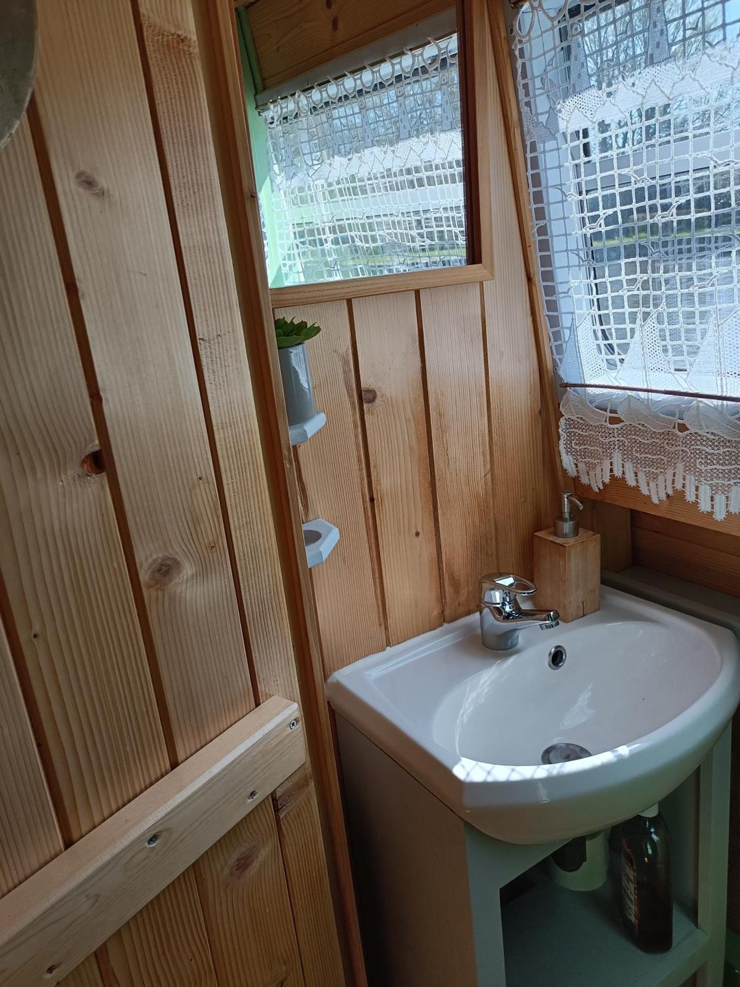Ille Flottante, Maison Eclusiere Et Hebergements Insolites Sur Le Canal Hédé Eksteriør bilde