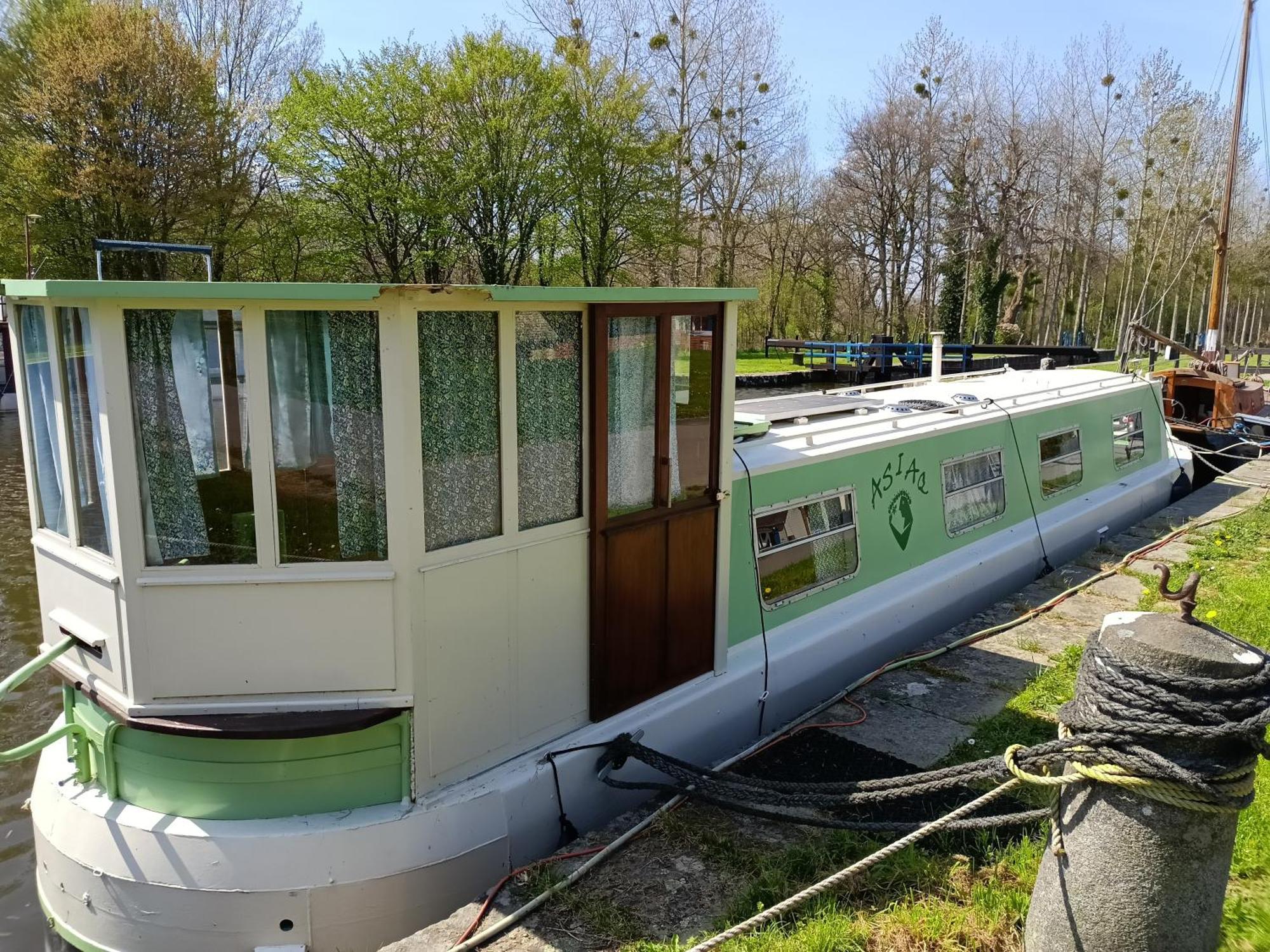 Ille Flottante, Maison Eclusiere Et Hebergements Insolites Sur Le Canal Hédé Eksteriør bilde